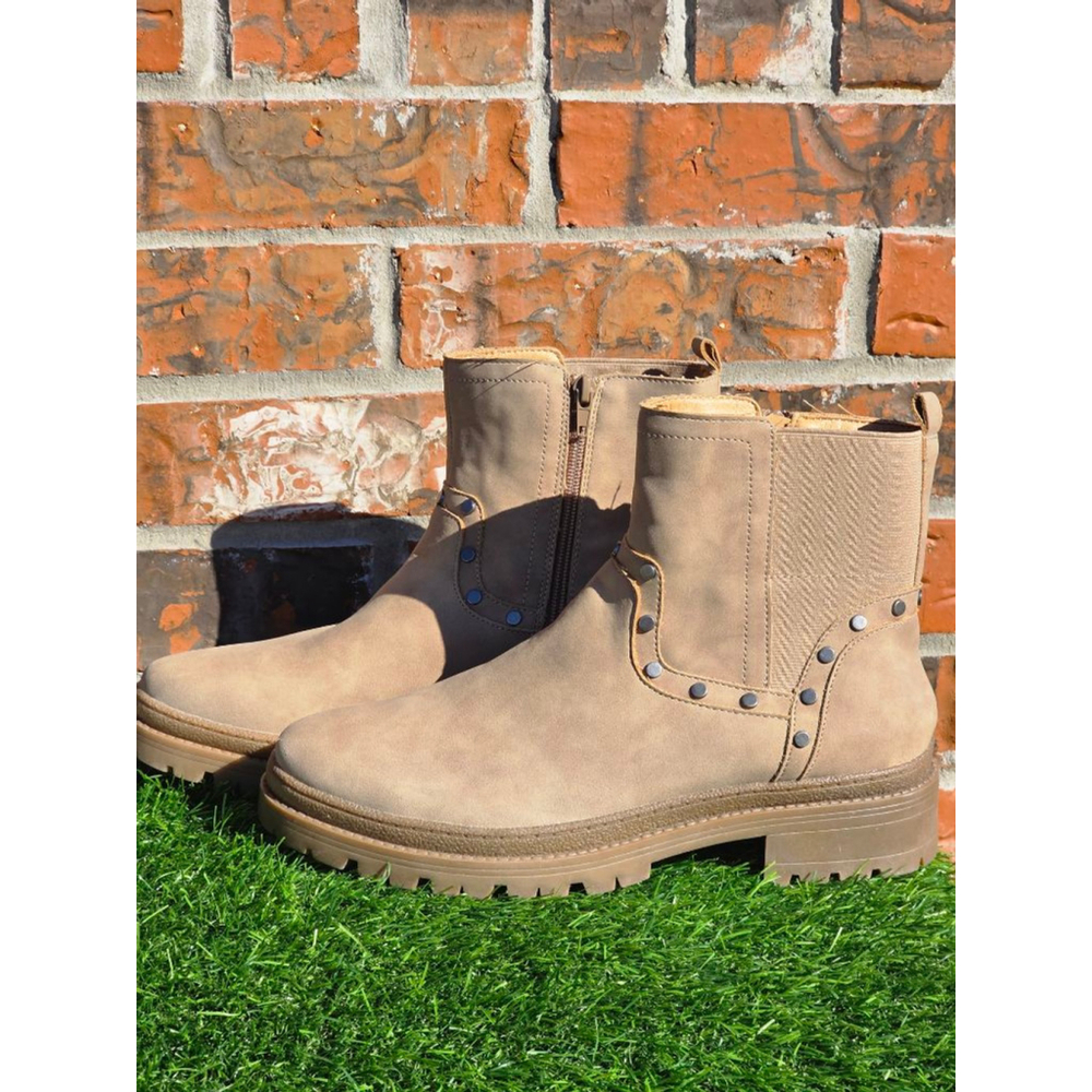 Report Harlow Cream Lug Ankle Boots – Women’s Size 11M